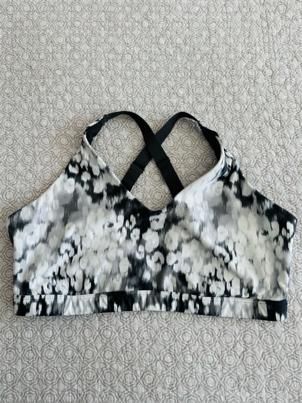 Offline by Aerie Shine Strappy Back Crisscross Sports Bra Black White Size XXL